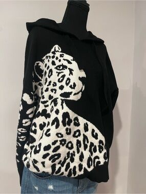 torrid Black and Ivory White Leopard Hooded Sweater Pullover